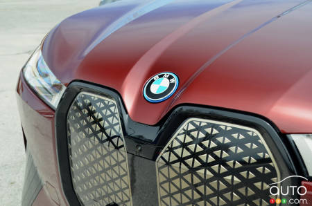2022 BMW iX xDrive50, front "grille"